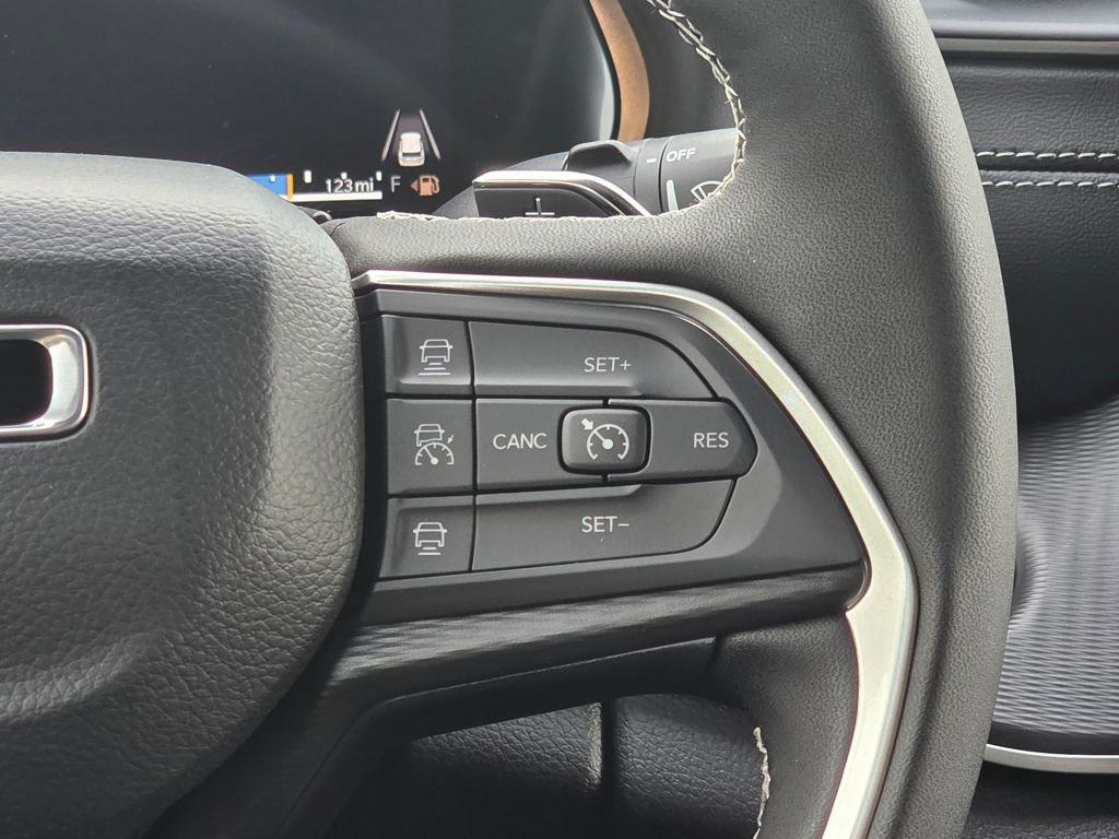 New 2025 Jeep Grand Cherokee Altitude AWD/4WD image 20
