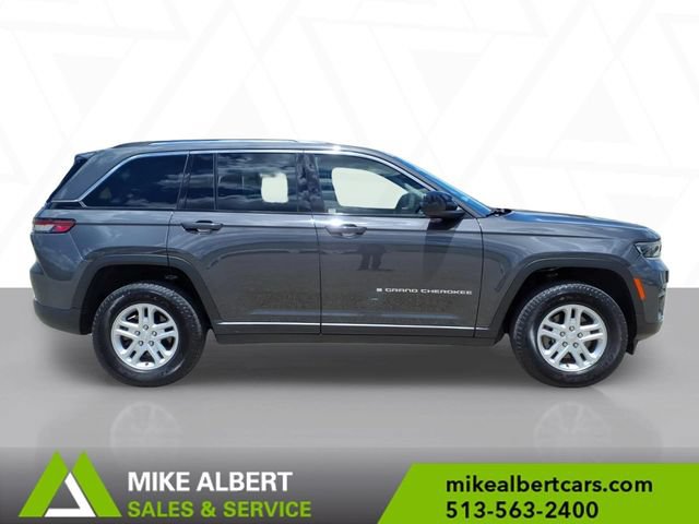 Used 2023 Jeep Grand Cherokee Laredo AWD/4WD image 8