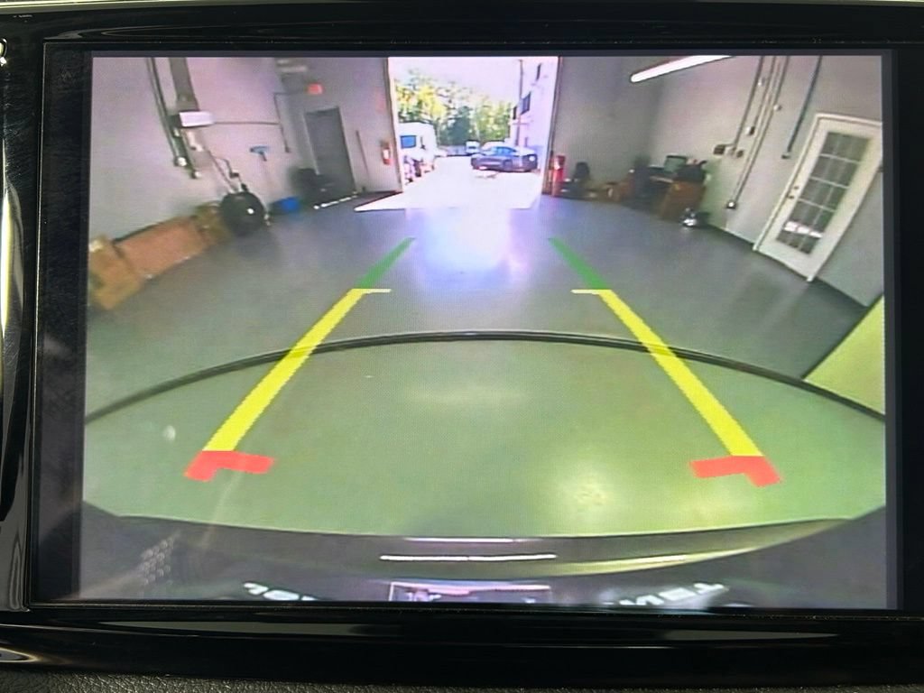 Used 2023 Chrysler Pacifica Limited w/ Uconnect Theater Family Group FWD image 23