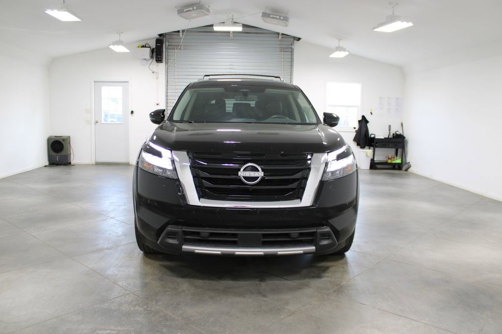 Used 2025 Nissan Pathfinder SL image 3