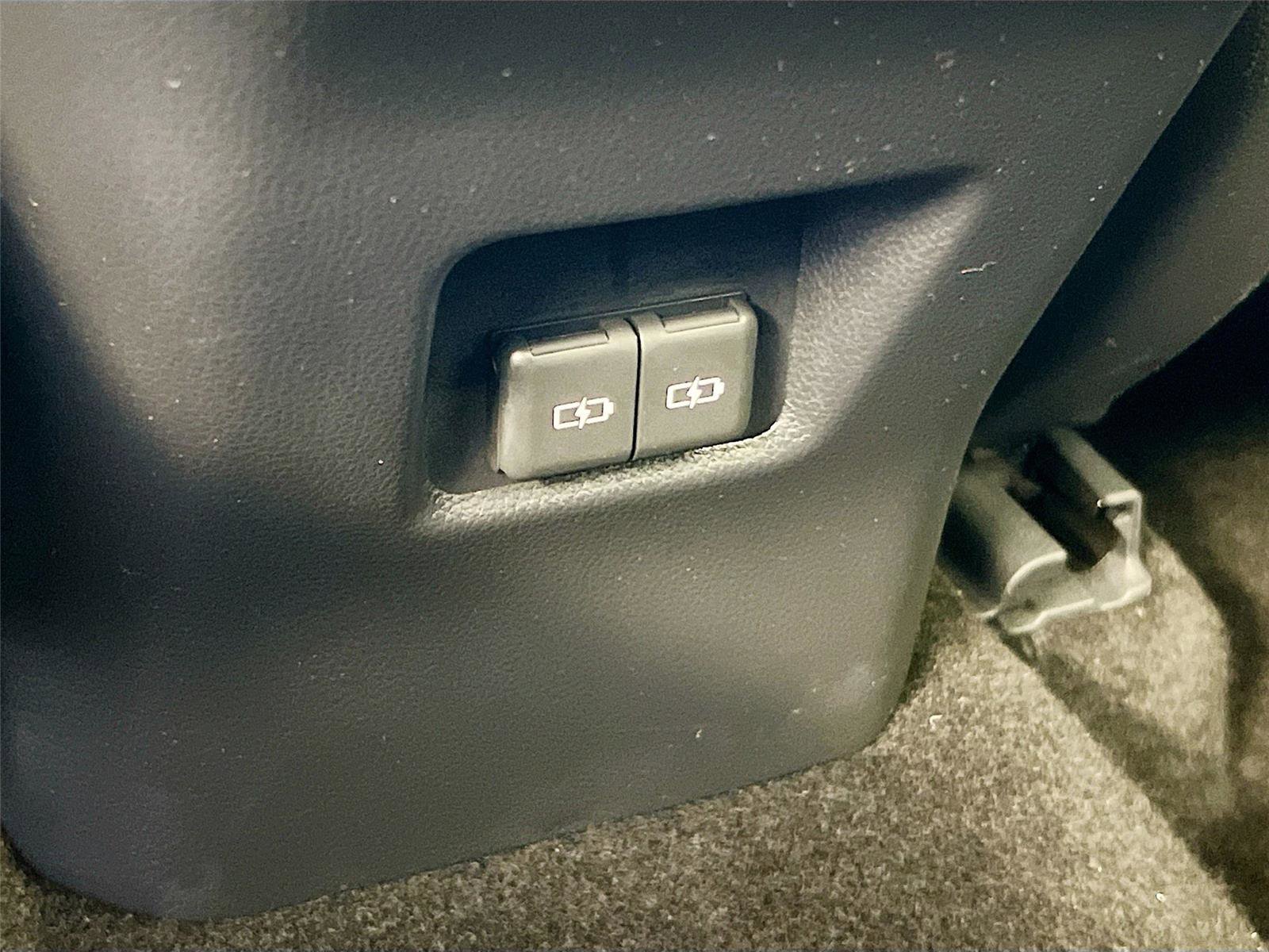 Used 2025 Toyota RAV4 XLE image 24