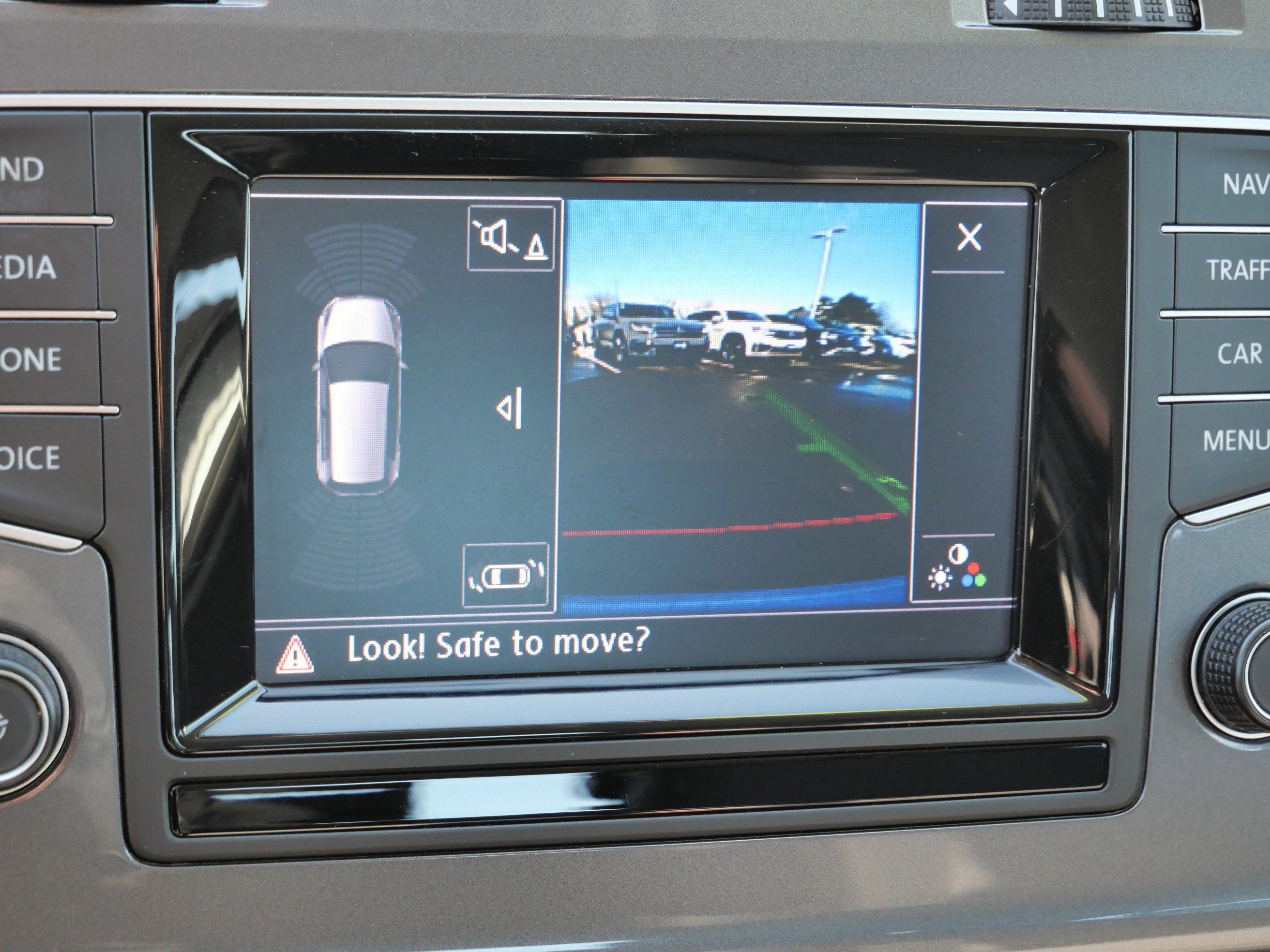 Used 2015 Volkswagen e-Golf SEL Premium image 35