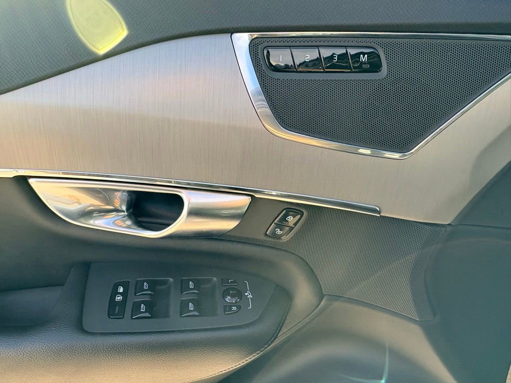 Used 2021 Volvo XC90 T5 Momentum w/ Advanced Package image 18