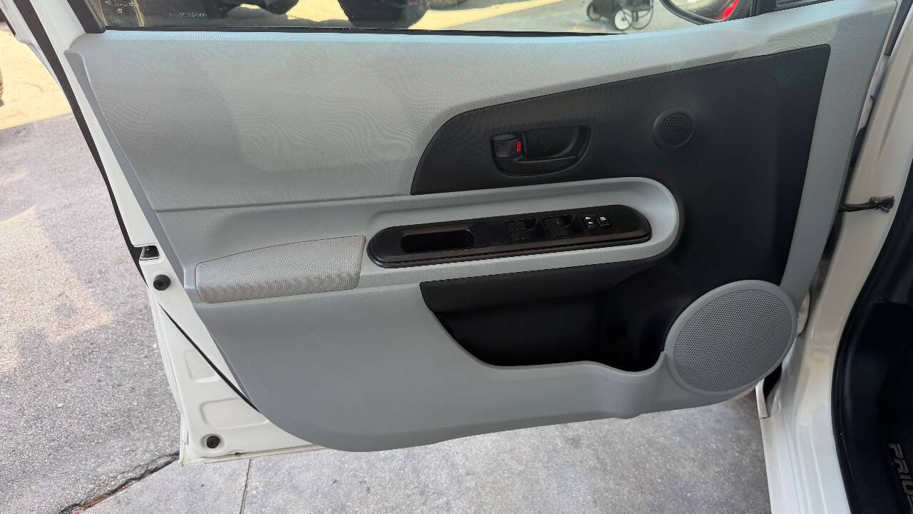 Used 2012 Toyota Prius C One FWD image 19