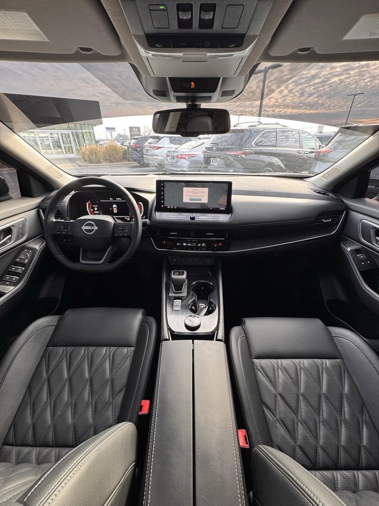 Used 2025 Nissan Rogue Platinum w/ Platinum Premium Package image 19