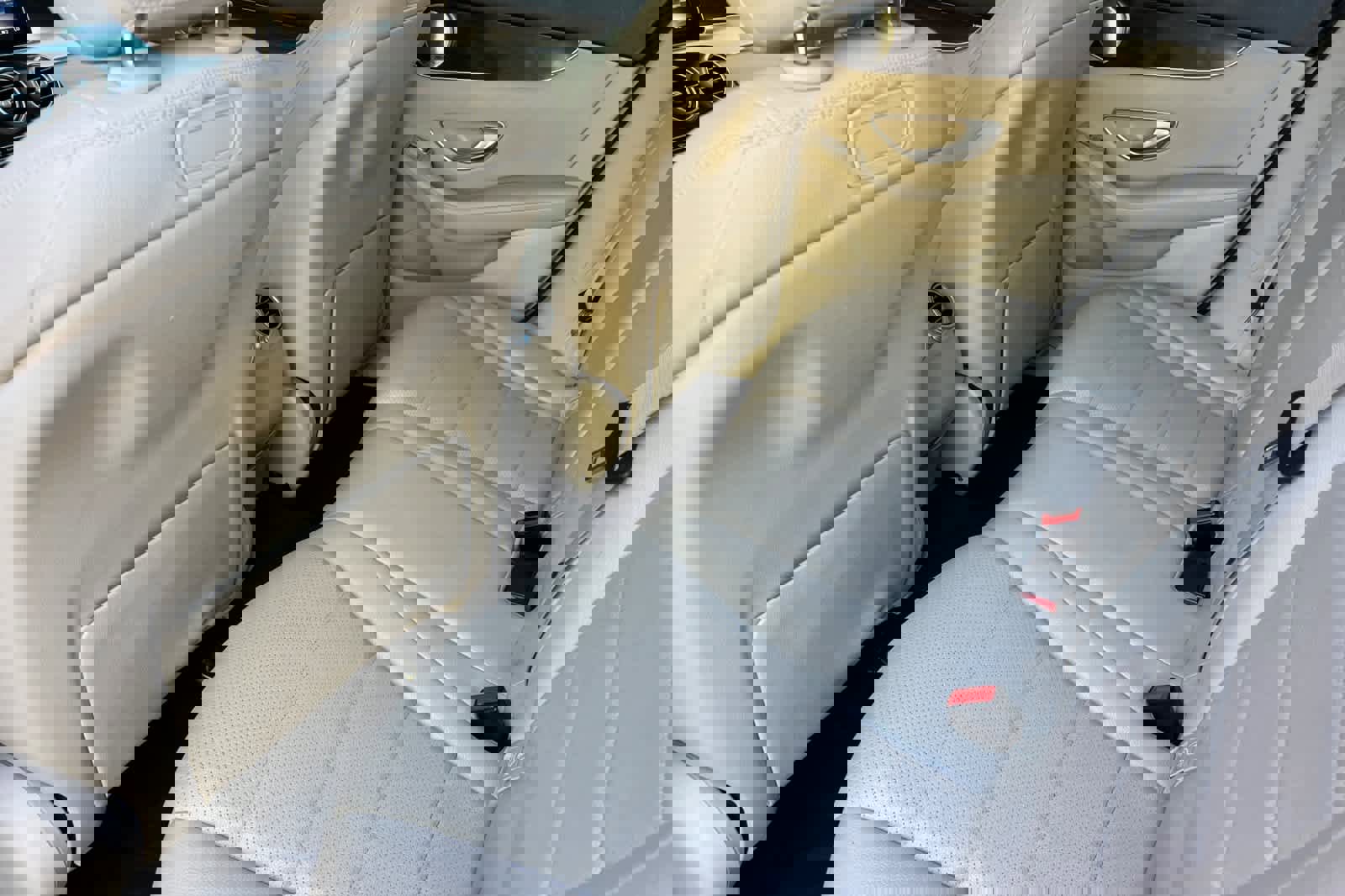 Used 2019 Mercedes-Benz GLC 300 4MATIC image 4