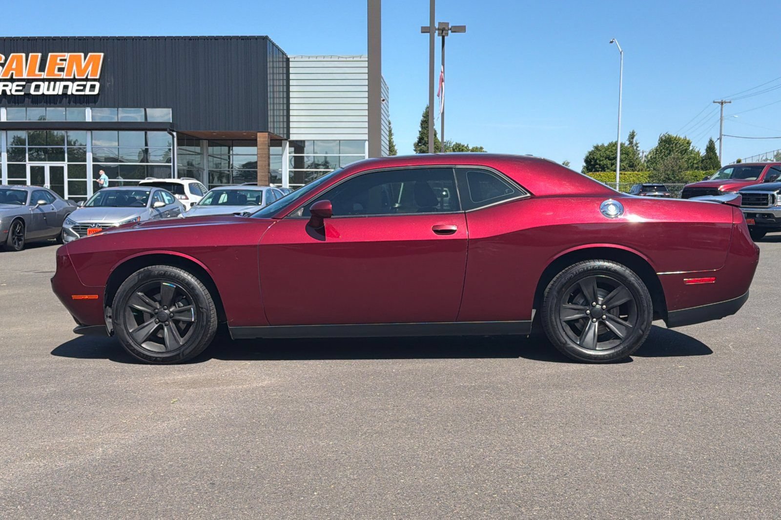Used 2018 Dodge Challenger SXT RWD image 9