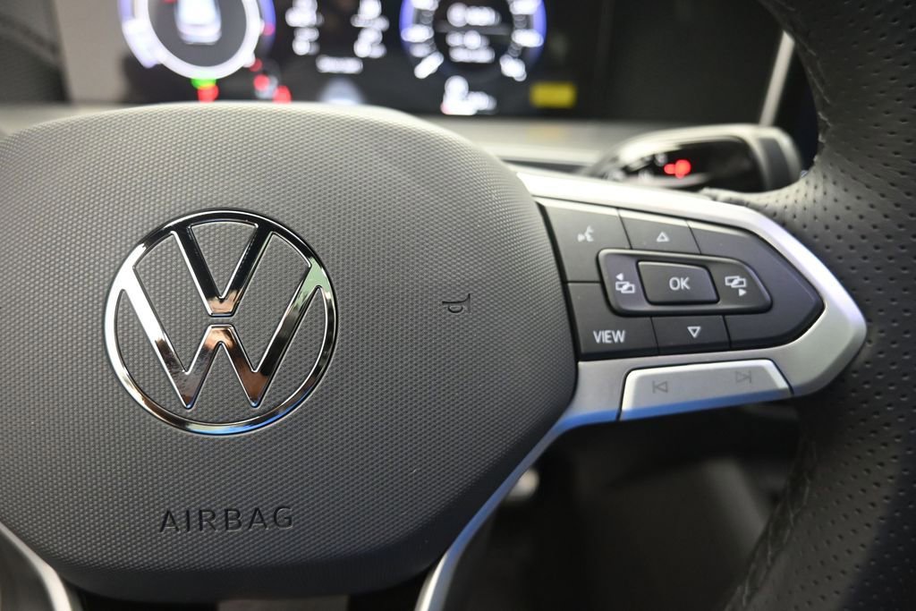 New 2026 Volkswagen Tiguan SE R-Line FWD image 14