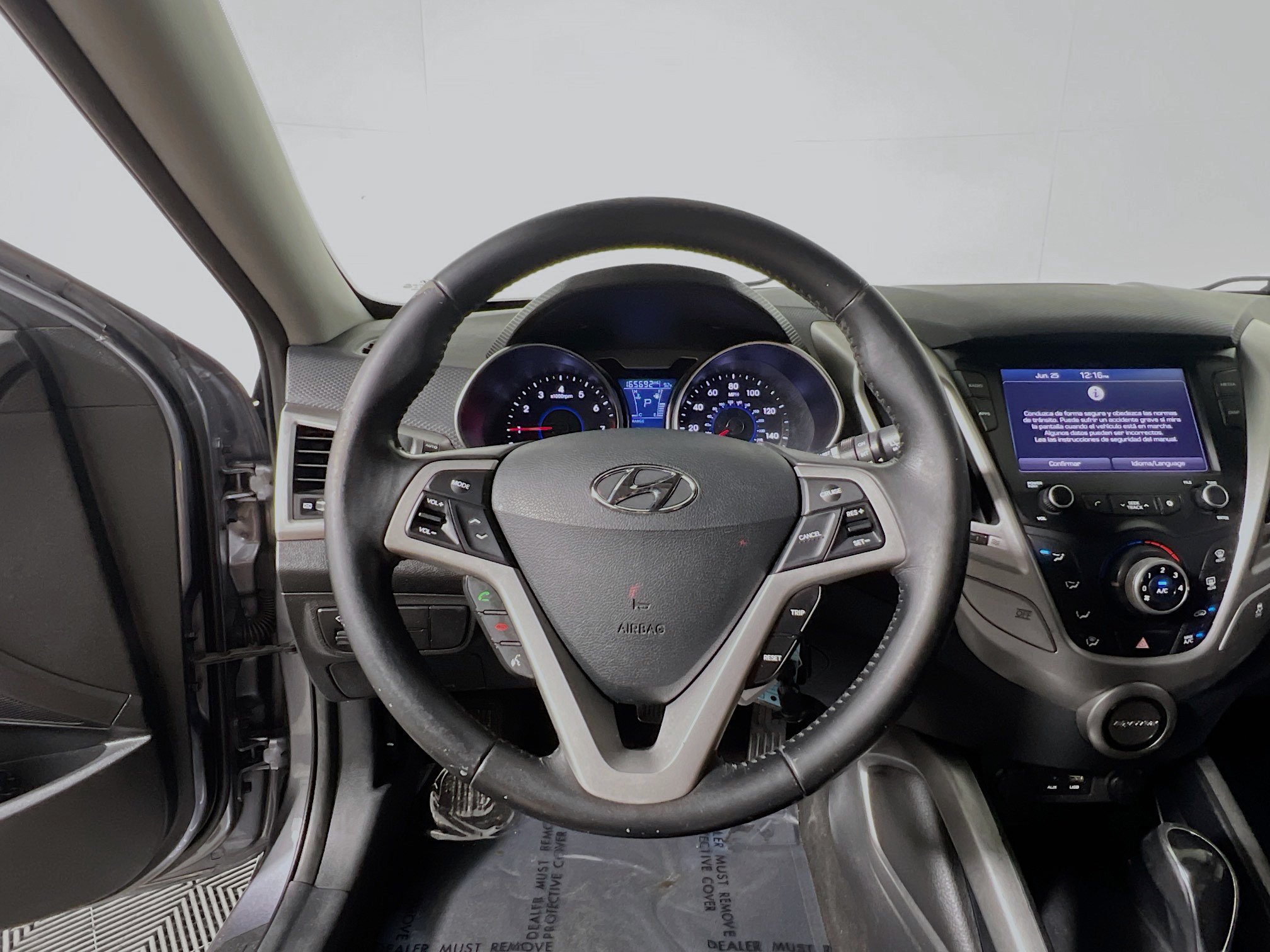 Used 2017 Hyundai Veloster FWD image 18