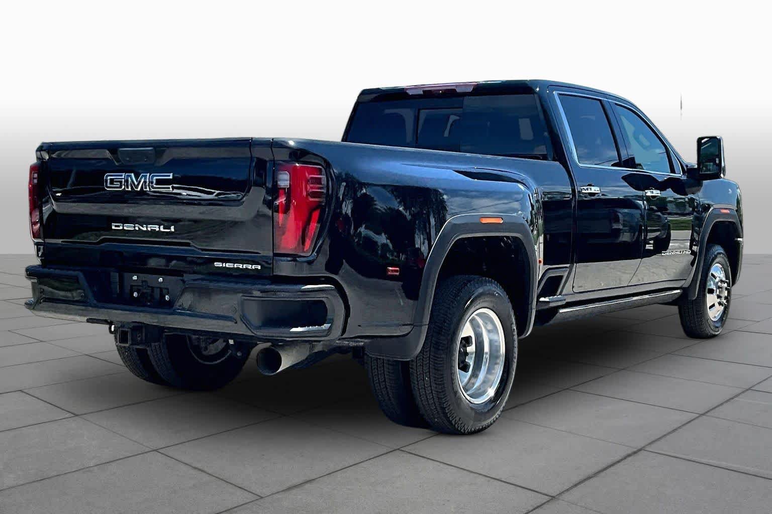 Used 2024 GMC Sierra 3500 Denali Ultimate AWD/4WD image 13