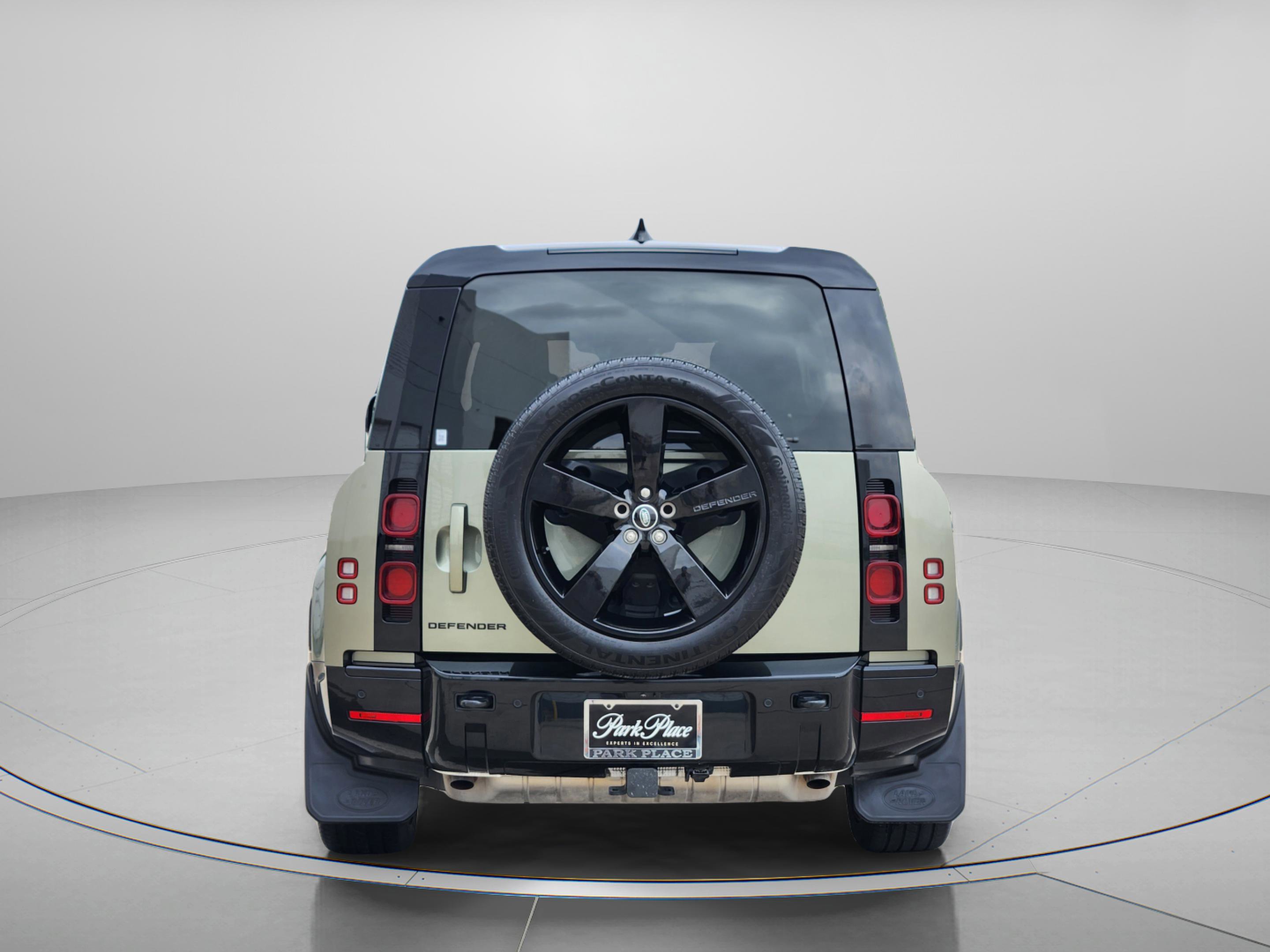 Certified 2025 Land Rover Defender 130 X-Dynamic SE AWD/4WD image 4