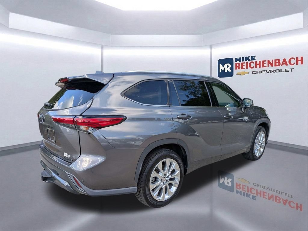 Used 2021 Toyota Highlander Limited FWD image 4