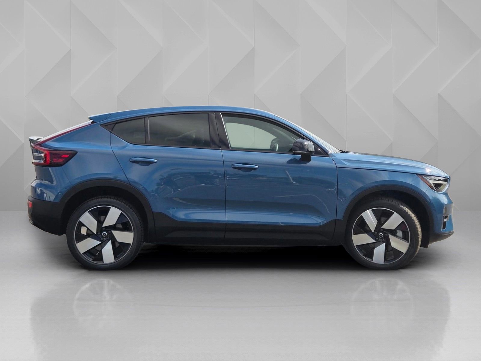 Certified 2023 Volvo C40 P8 Recharge Ultimate w/ Protection Package Premier image 7