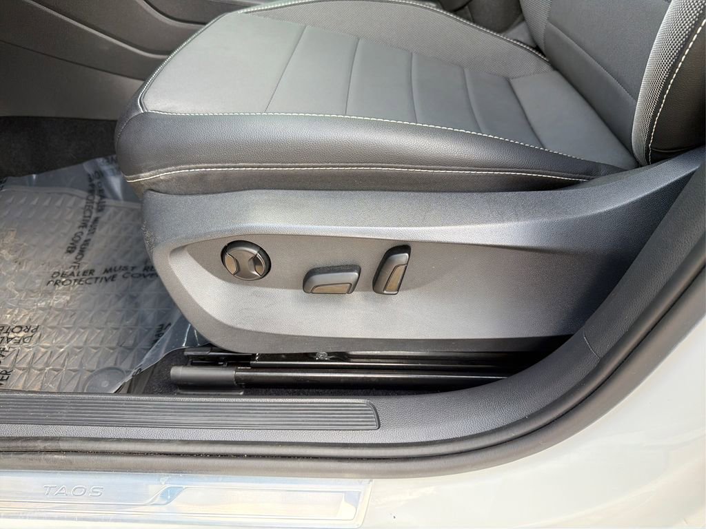 Used 2022 Volkswagen Taos SE image 19