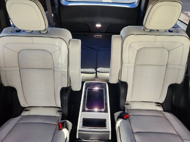New 2026 Lincoln Aviator Black Label w/ Jet Appearance Package AWD/4WD image 14