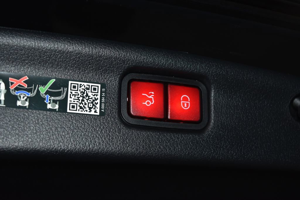 Certified 2025 Mercedes-Benz C 300 4MATIC Sedan image 25