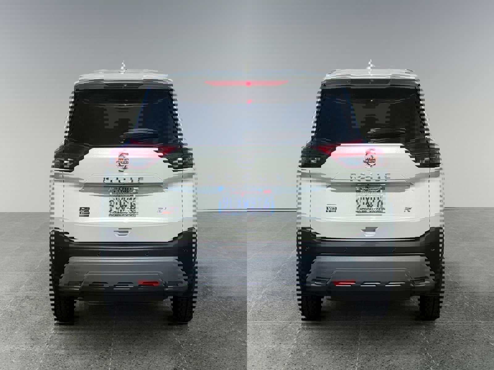 Used 2023 Nissan Rogue SV image 4