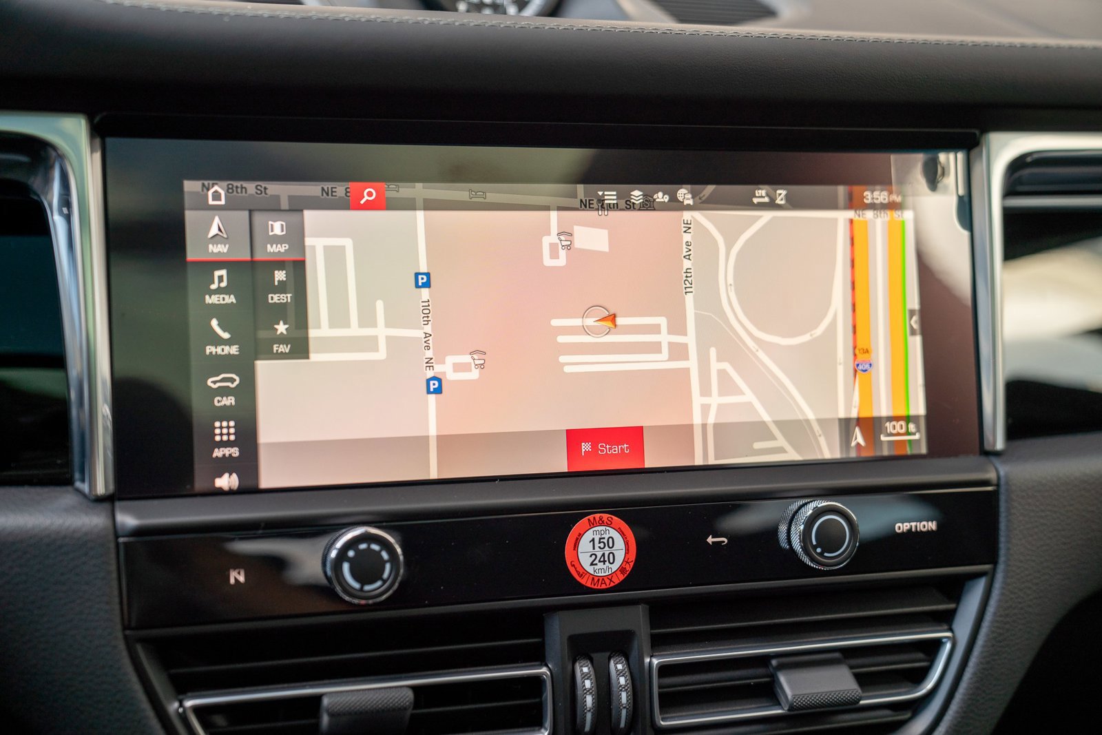 Certified 2025 Porsche Macan image 16