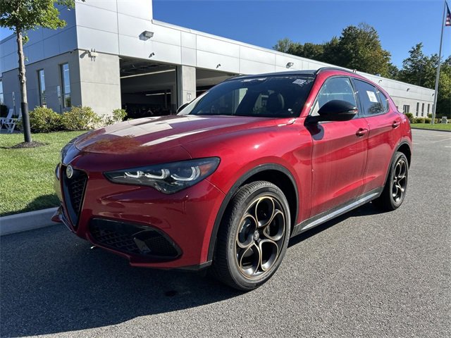 New 2025 Alfa Romeo Stelvio Sprint image 4