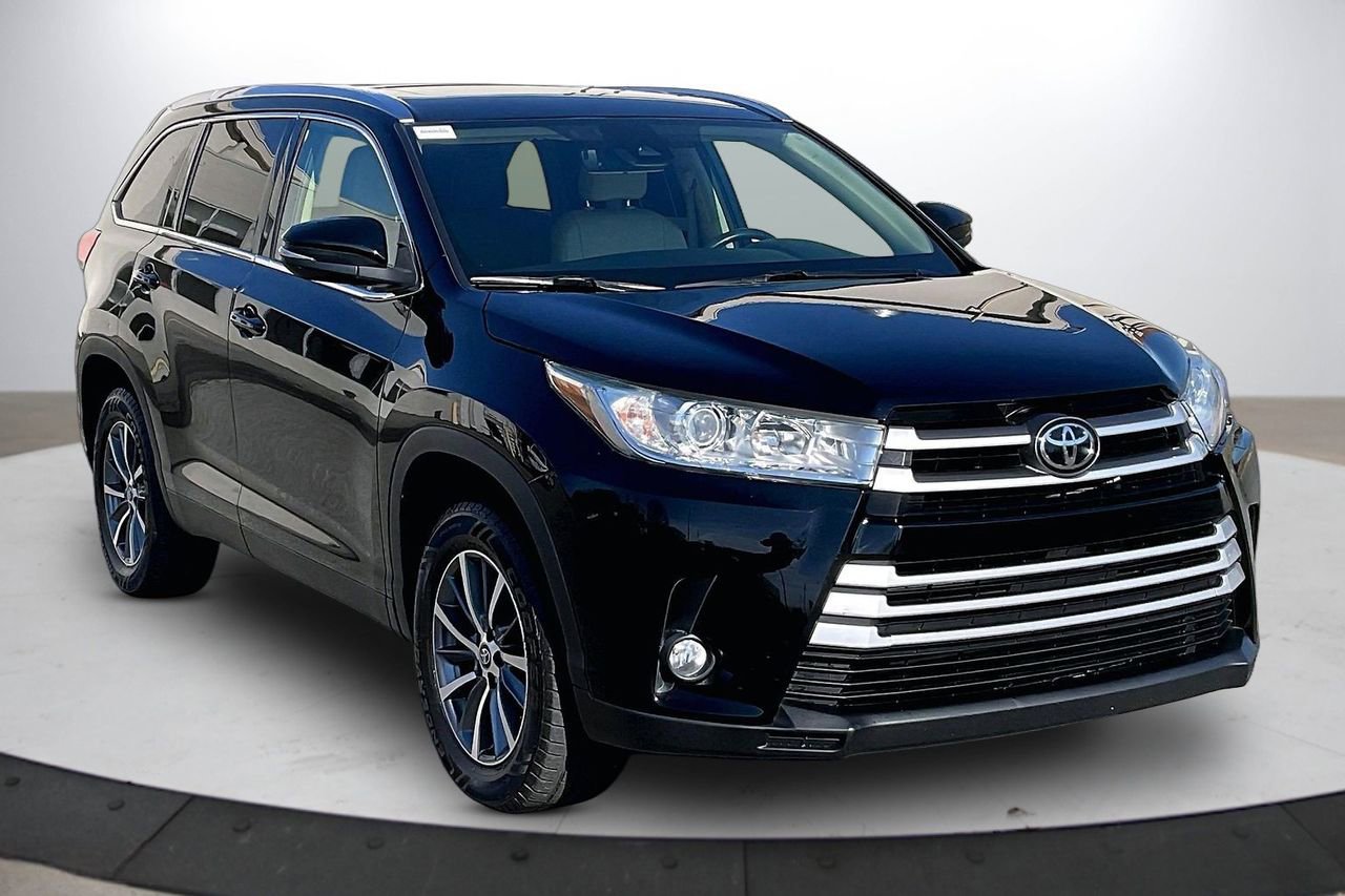Used 2019 Toyota Highlander XLE image 2