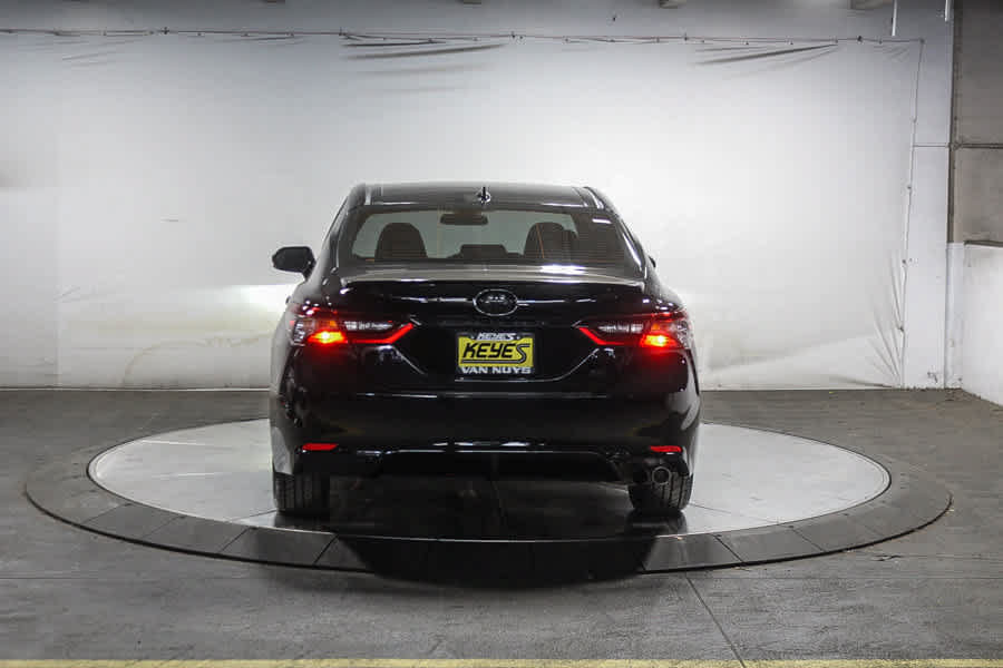 Used 2023 Toyota Camry SE FWD image 5