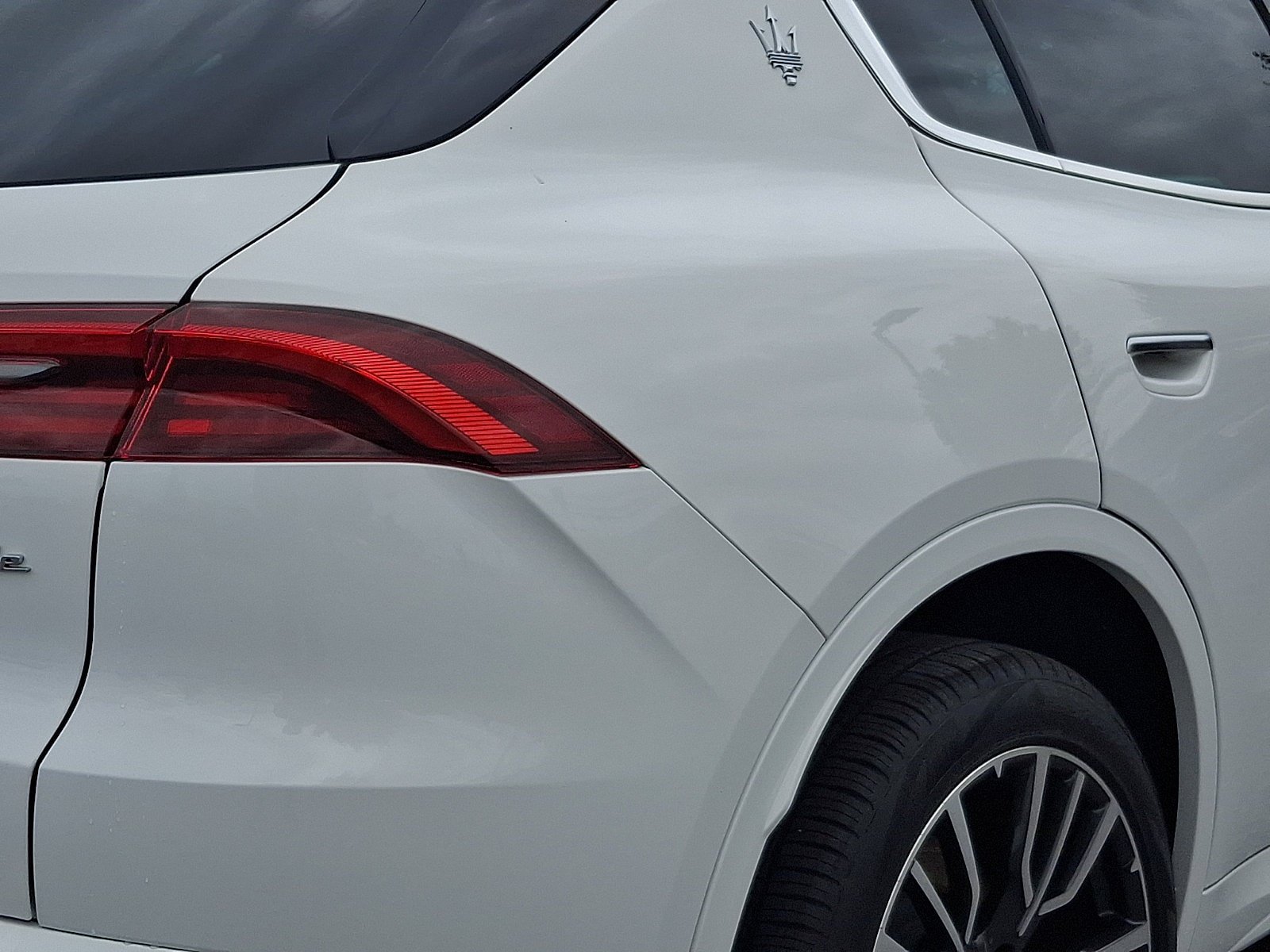 Certified 2025 Maserati Grecale Folgore AWD/4WD image 16