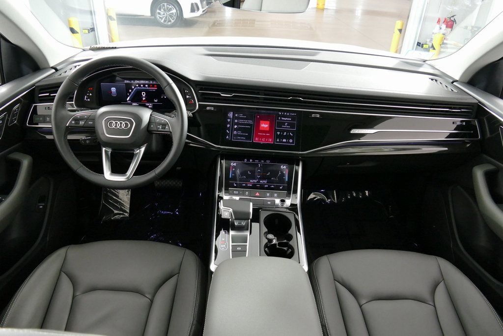 Used 2024 Audi Q8 Premium image 23