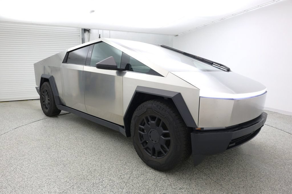 Used 2024 Tesla Cybertruck AWD Crew Cab image 2
