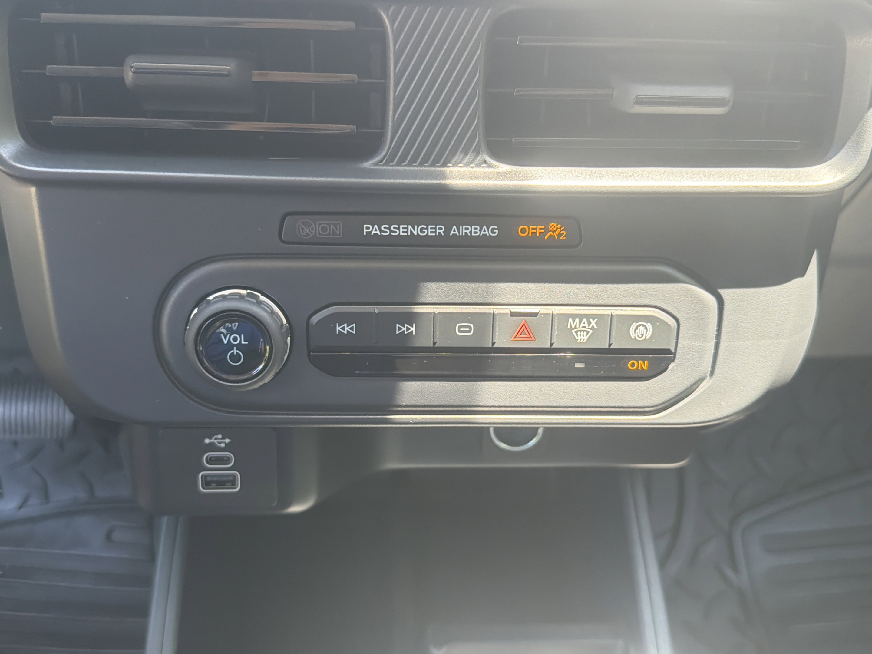 Used 2025 Ford Maverick XL w/ Equipment Group 102A AWD/4WD image 19