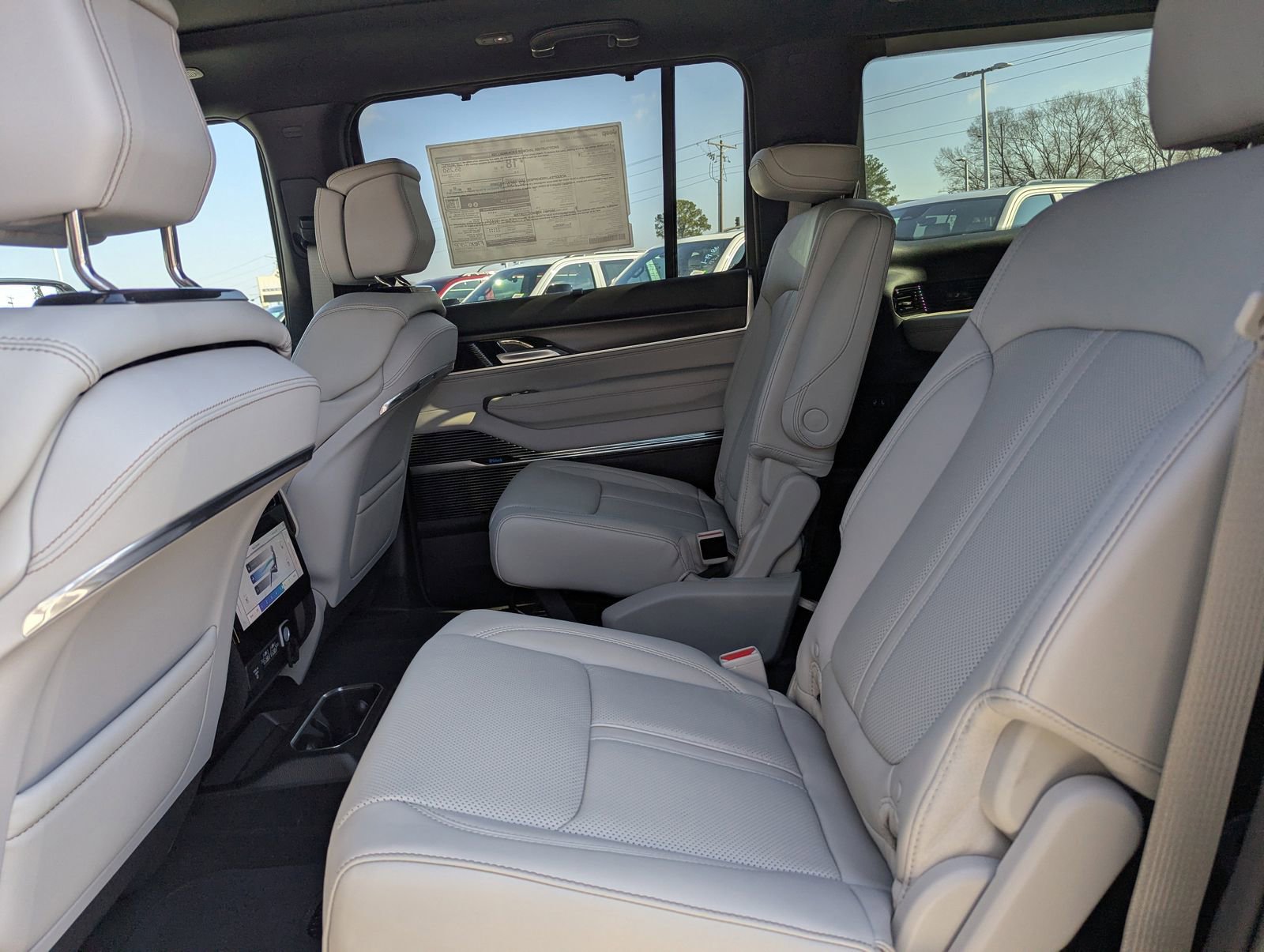 New 2026 Jeep Grand Wagoneer L Summit w/ Premium Group III image 20