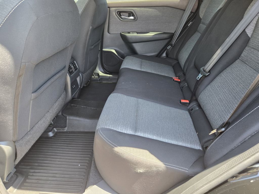 Used 2022 Nissan Rogue SV FWD image 32