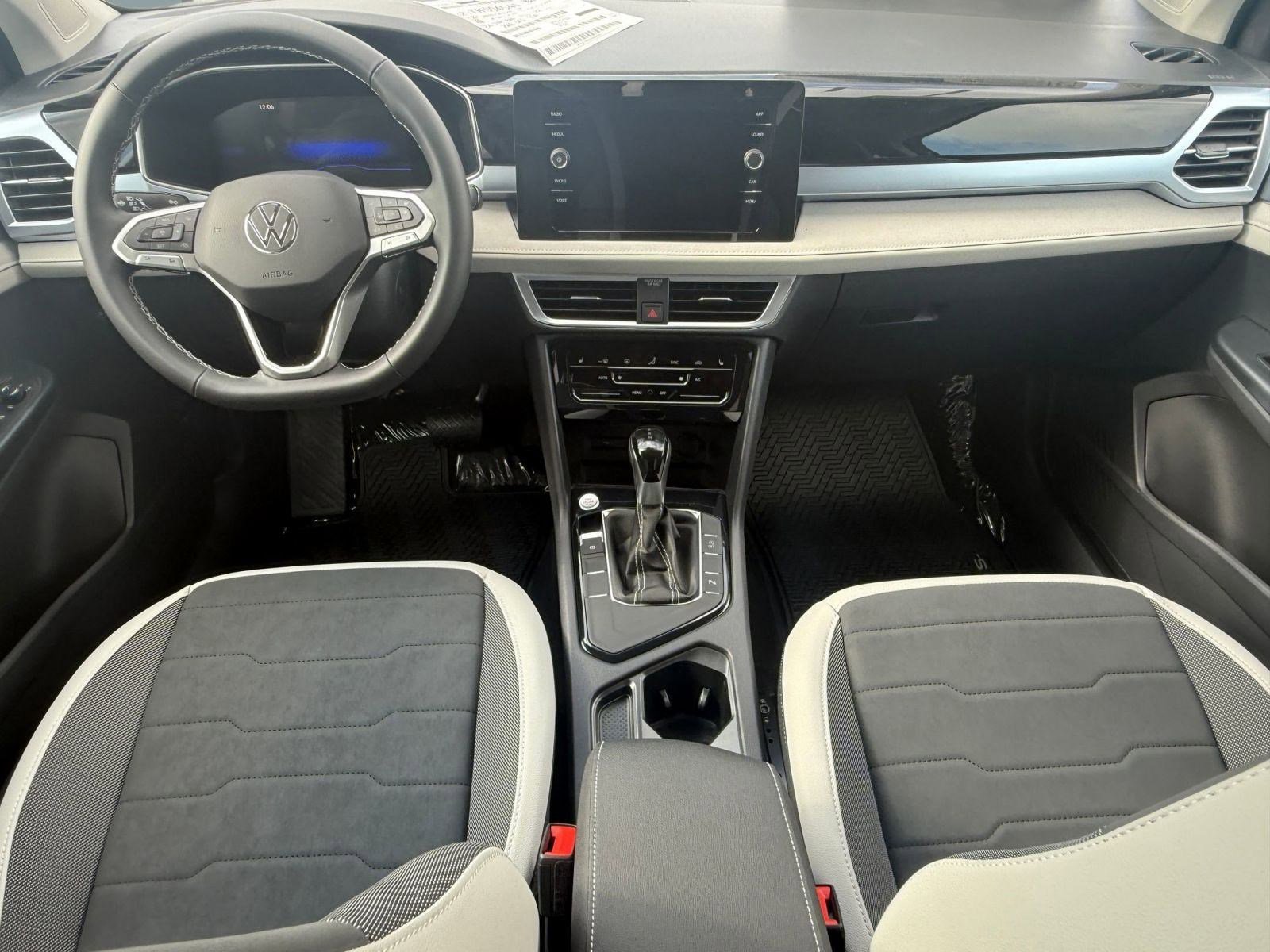 New 2026 Volkswagen Taos SE image 13