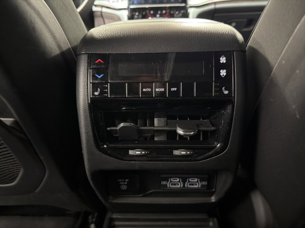 Used 2024 Jeep Grand Cherokee L Limited w/ Luxury Tech Group II image 22