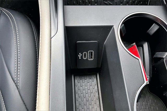 Used 2025 Lincoln Nautilus Premier image 23