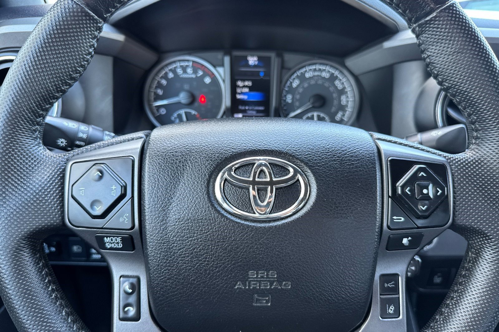 Used 2022 Toyota Tacoma TRD Sport w/ Technology Package RWD image 11