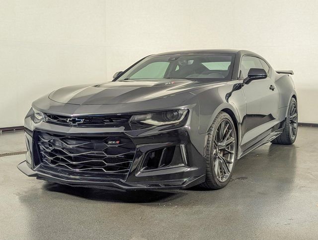 Used 2019 Chevrolet Camaro ZL1 RWD image 4