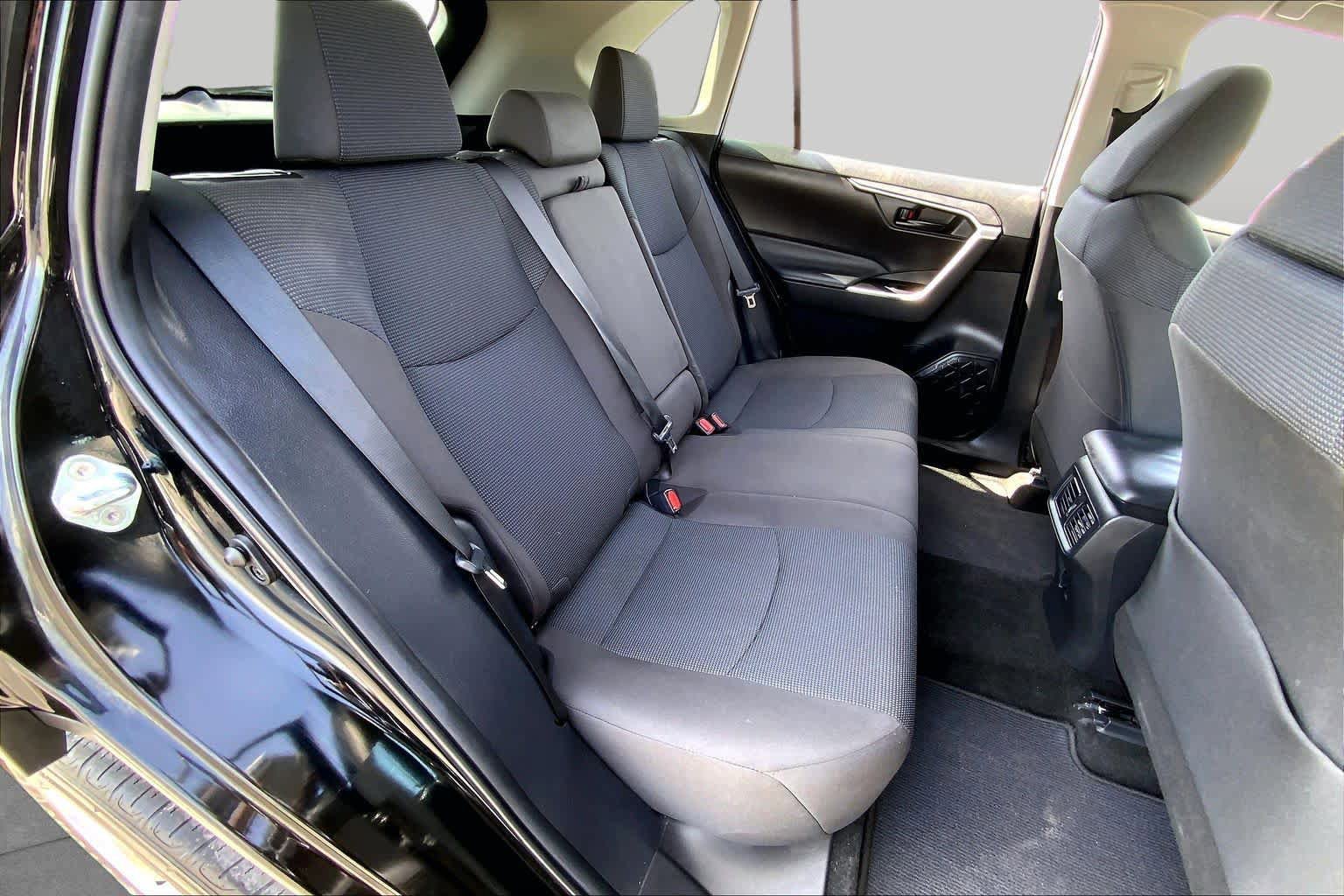 Used 2022 Toyota RAV4 LE FWD image 19