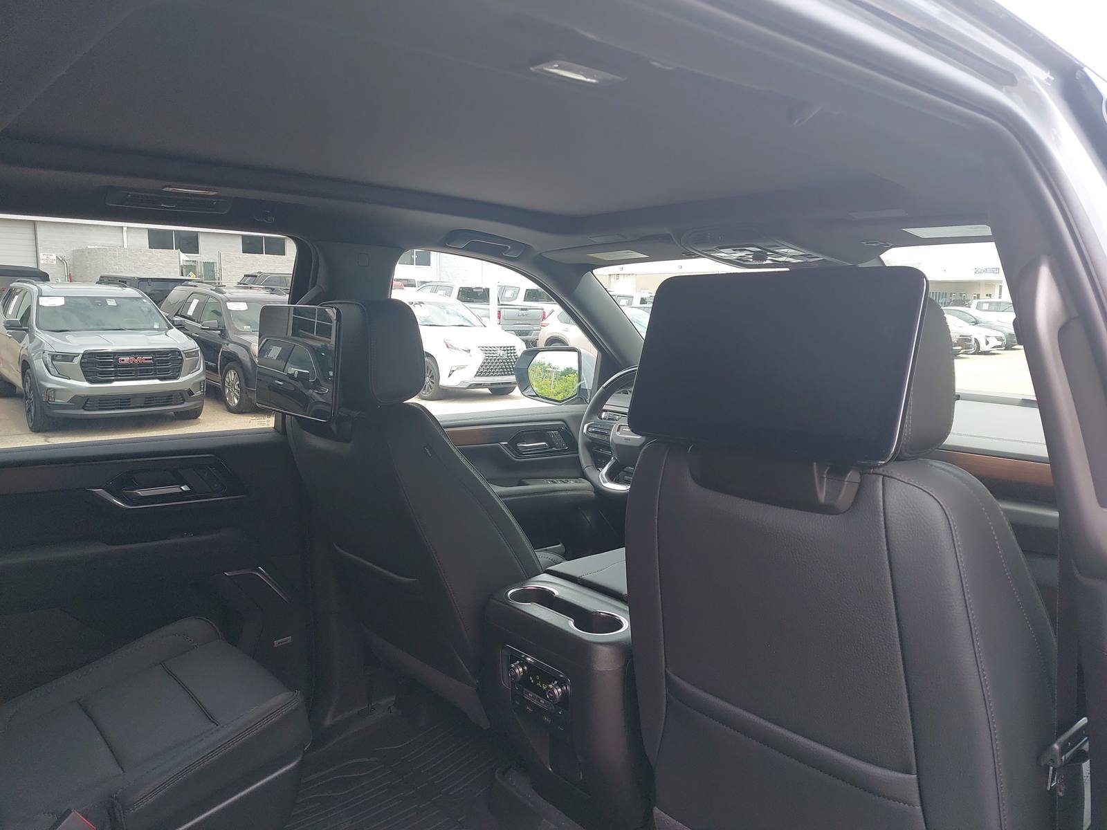 New 2026 GMC Yukon XL Denali w/ Denali Reserve Package AWD/4WD image 12