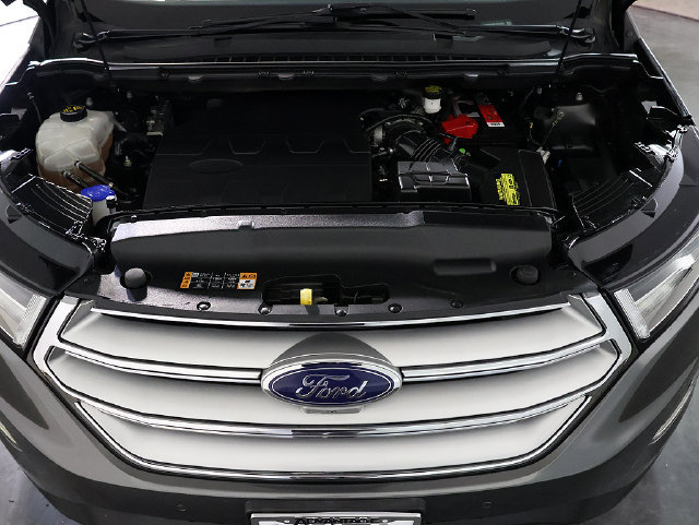 Used 2018 Ford Edge Titanium w/ Equipment Group 302A AWD/4WD image 38