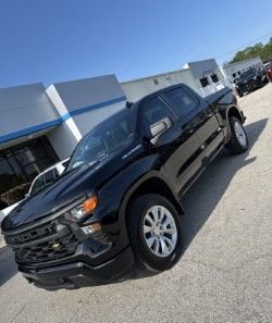 Used 2025 Chevrolet Silverado 1500 Custom image 3