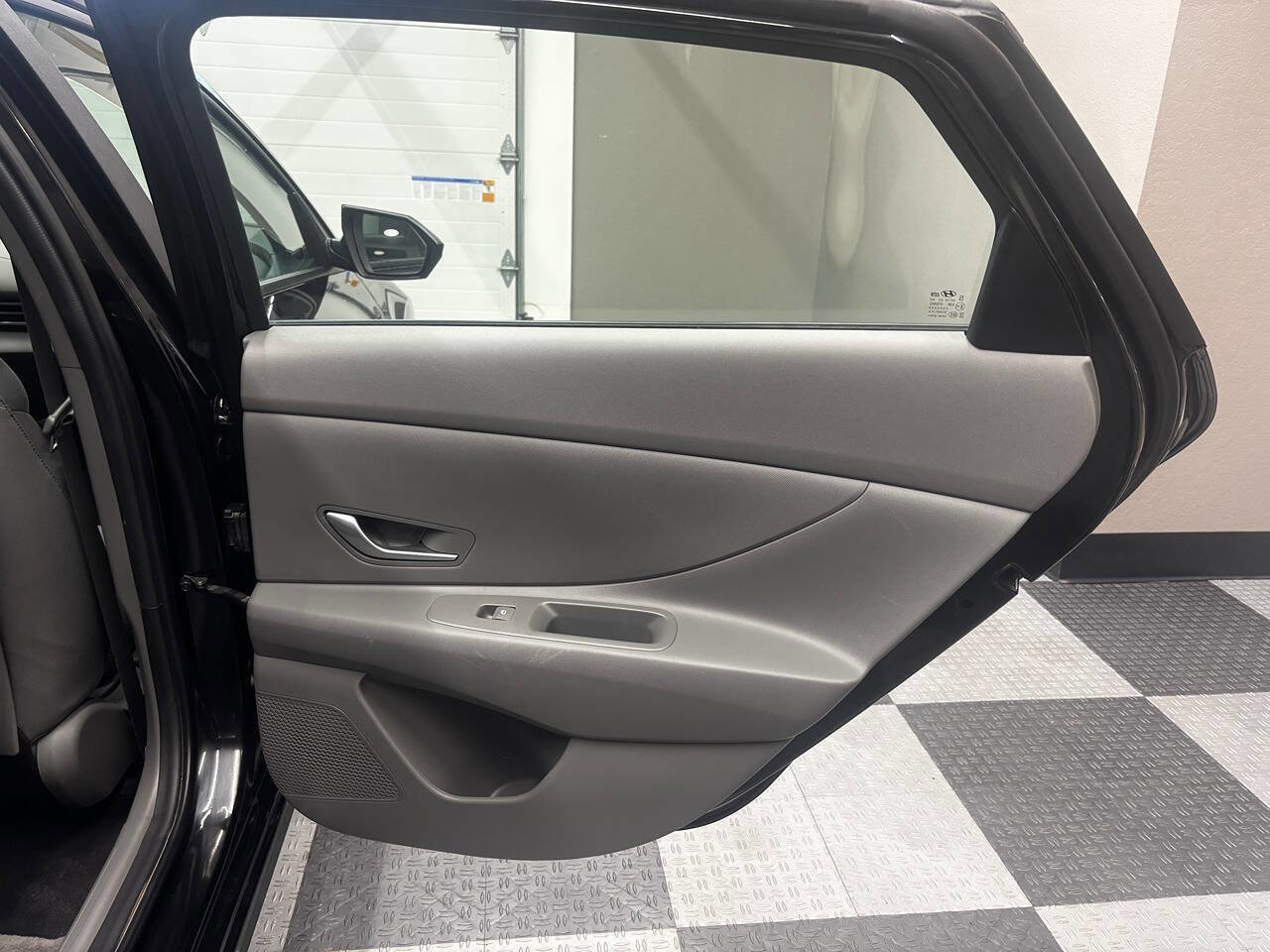 Used 2023 Hyundai Elantra SE FWD image 24