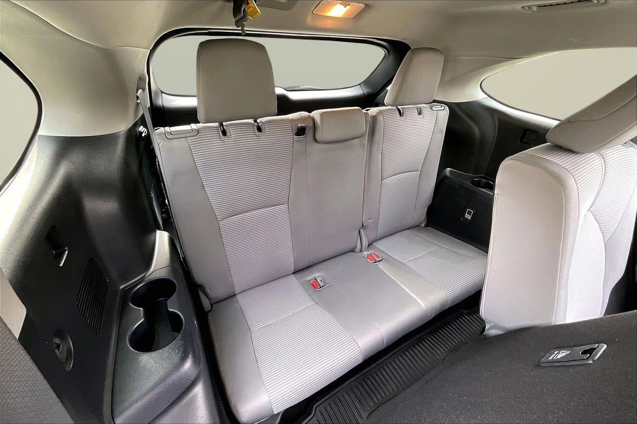Used 2023 Toyota Highlander LE image 26