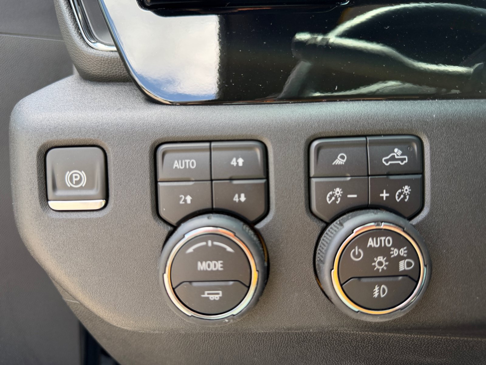 Used 2025 Chevrolet Silverado 2500 ZR2 AWD/4WD image 22