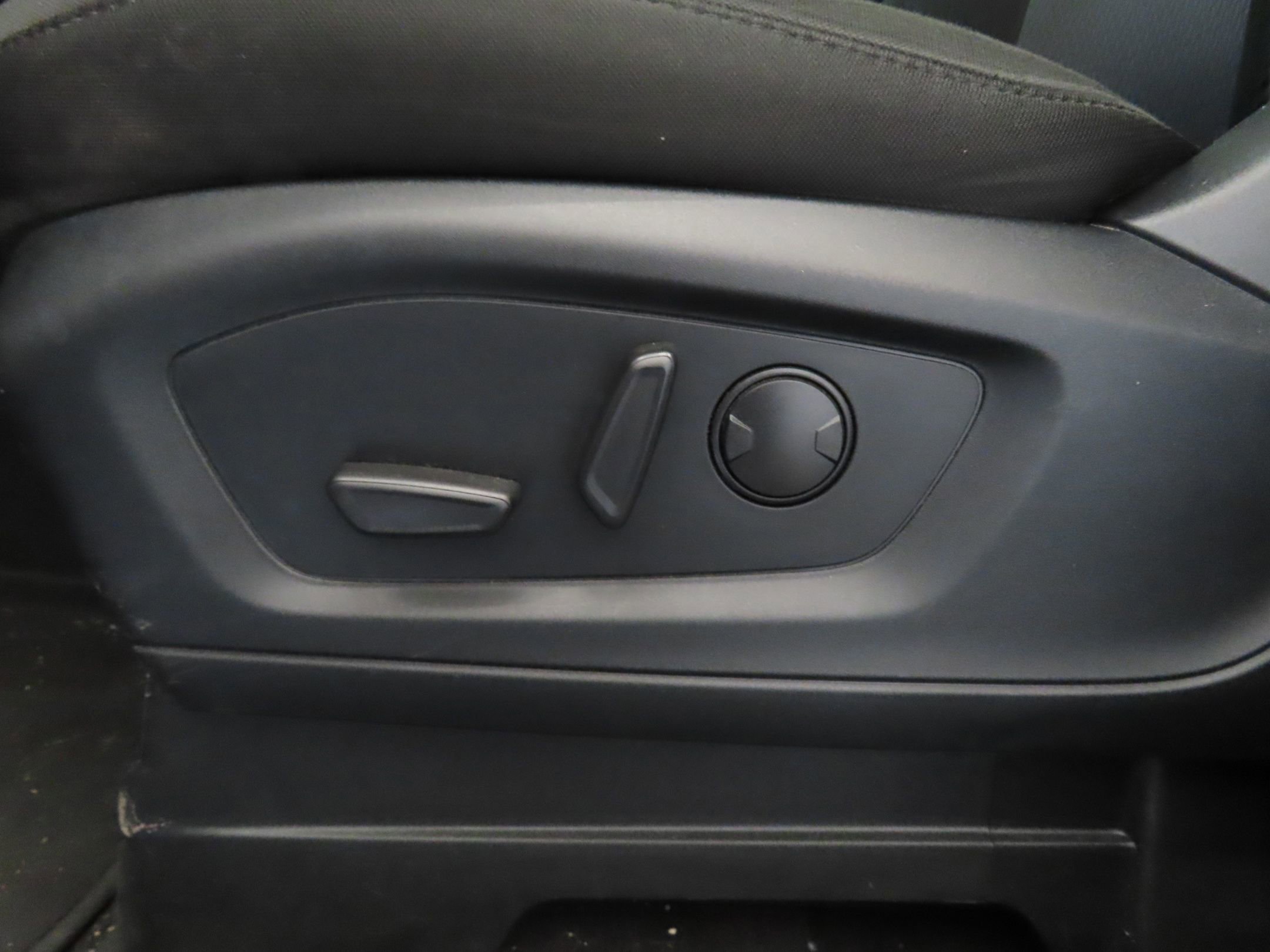 Used 2022 Ford Explorer XLT image 14