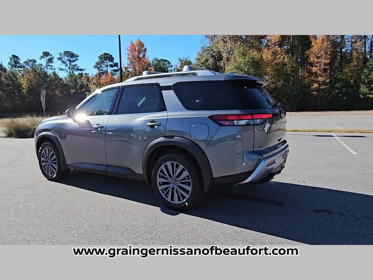 New 2025 Nissan Pathfinder SL w/ SL Premium Package FWD image 27
