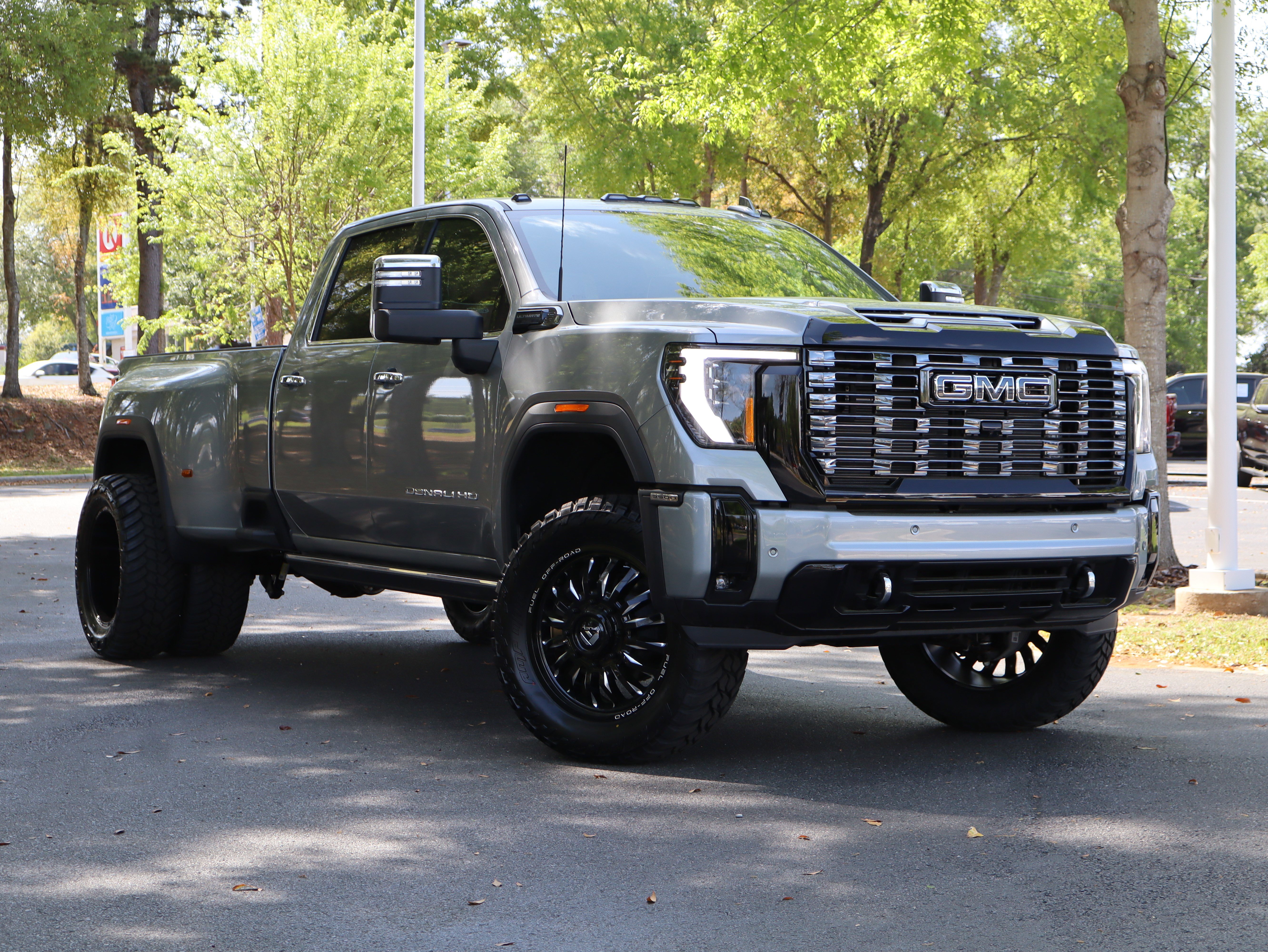 Used 2026 GMC Sierra 3500 Denali Ultimate image 2