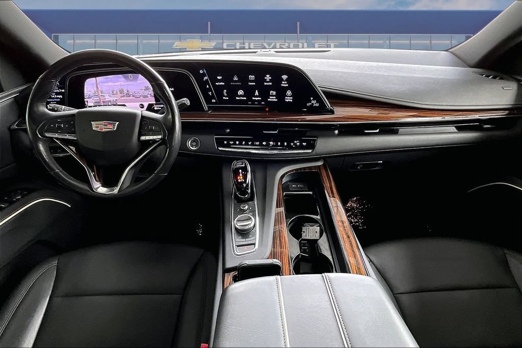 Used 2022 Cadillac Escalade Luxury AWD/4WD image 6