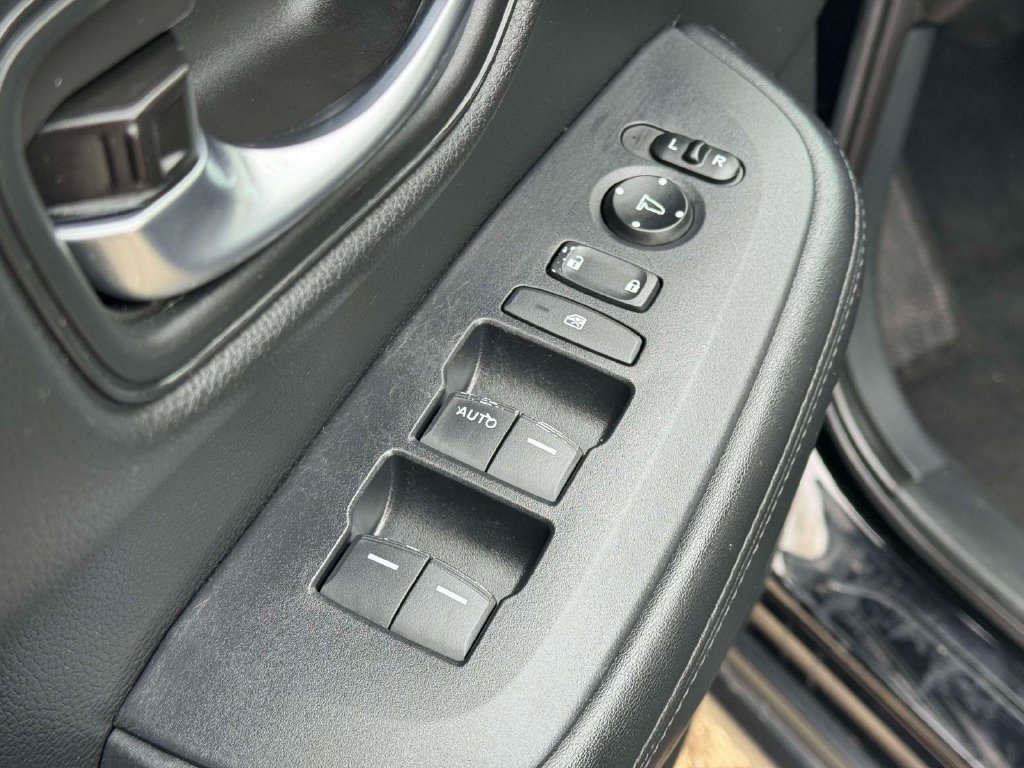 Used 2025 Honda HR-V LX image 18
