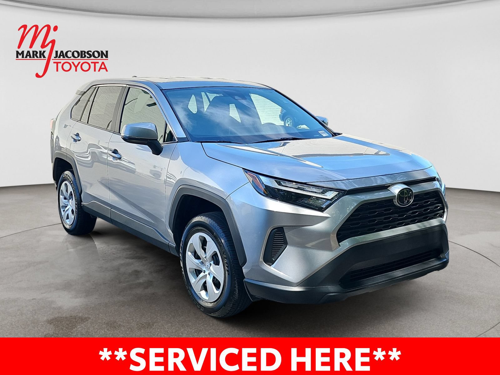 Used 2025 Toyota RAV4 LE FWD image 5