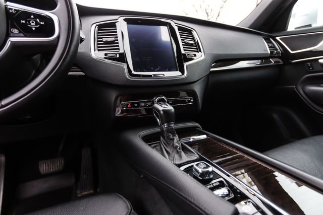 Used 2018 Volvo XC90 T6 Momentum w/ Convenience Package image 27